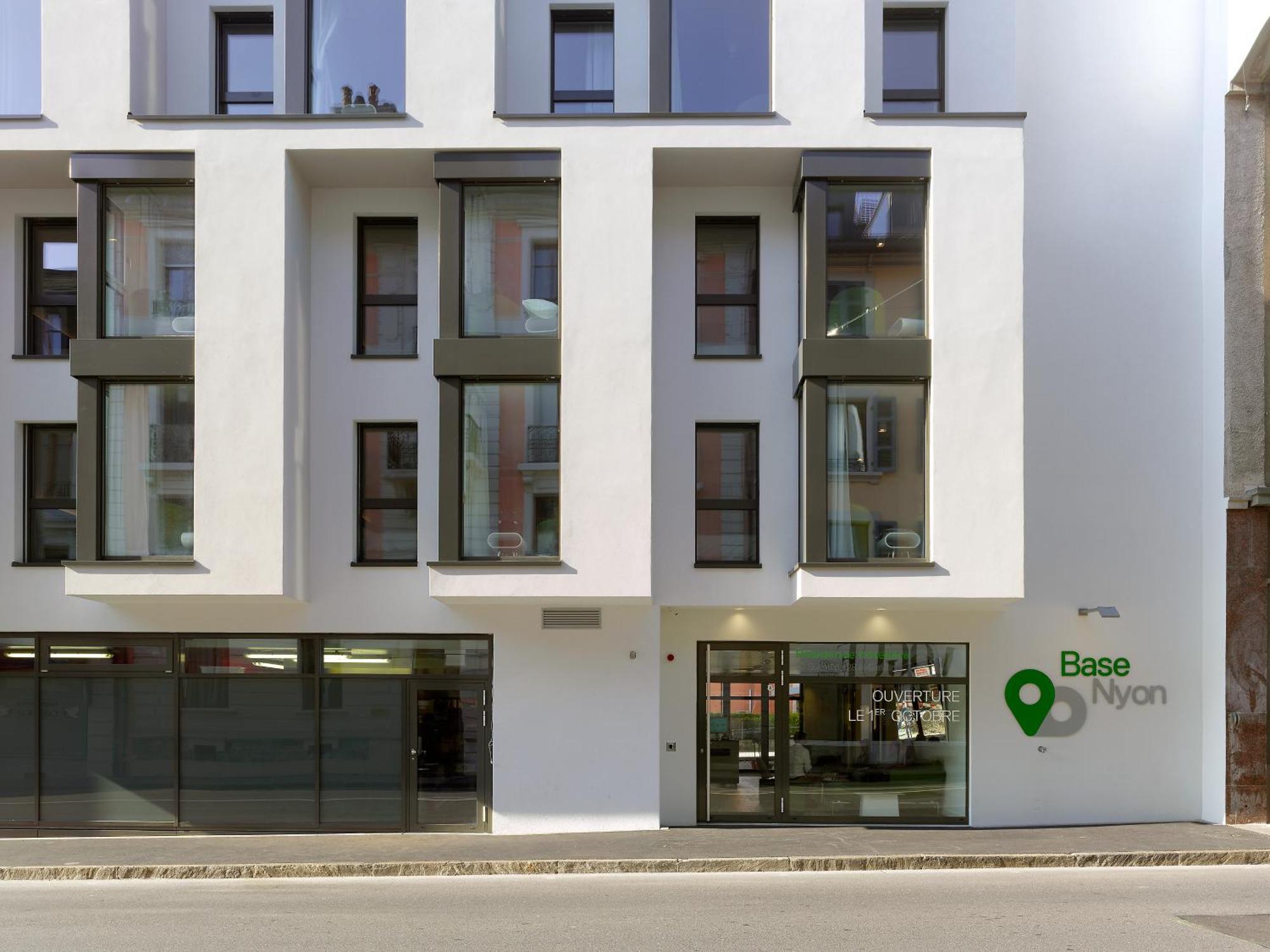Base Nyon Hotel Exterior photo
