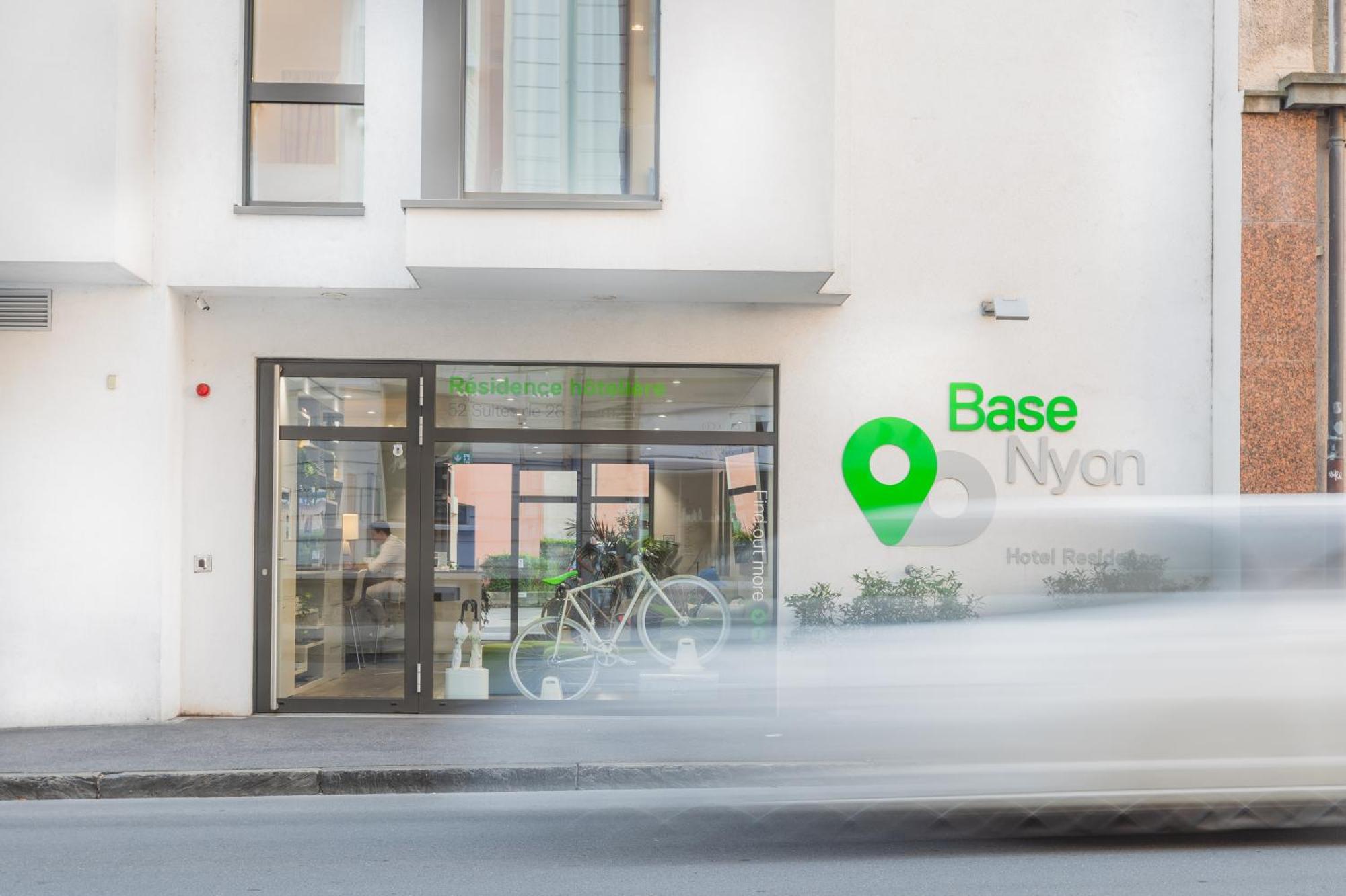 Base Nyon Hotel Exterior photo