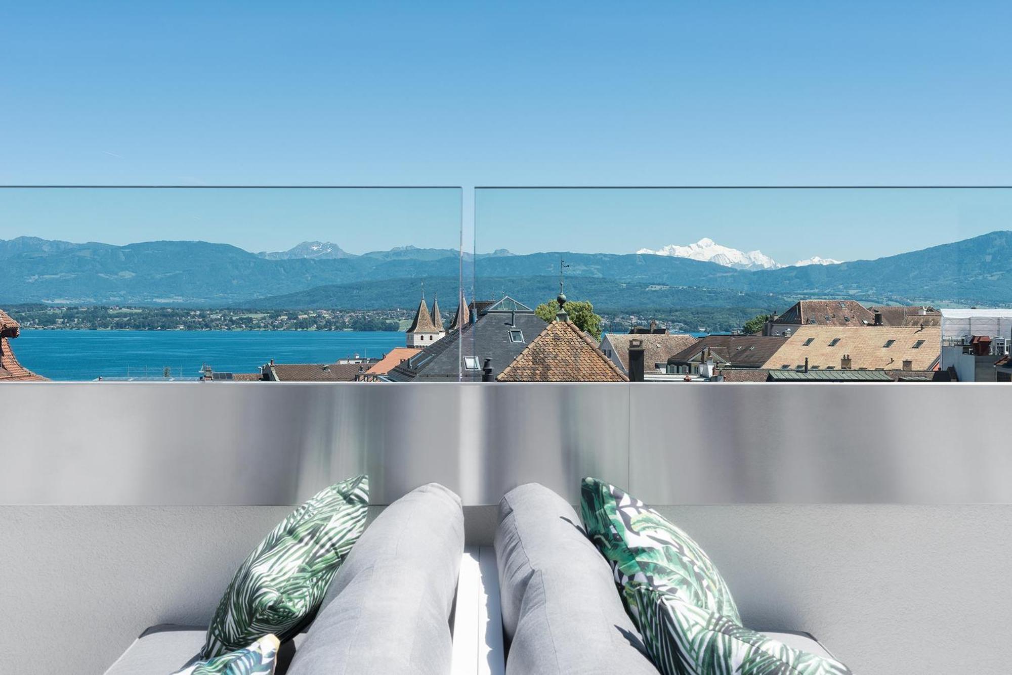 Base Nyon Hotel Exterior photo