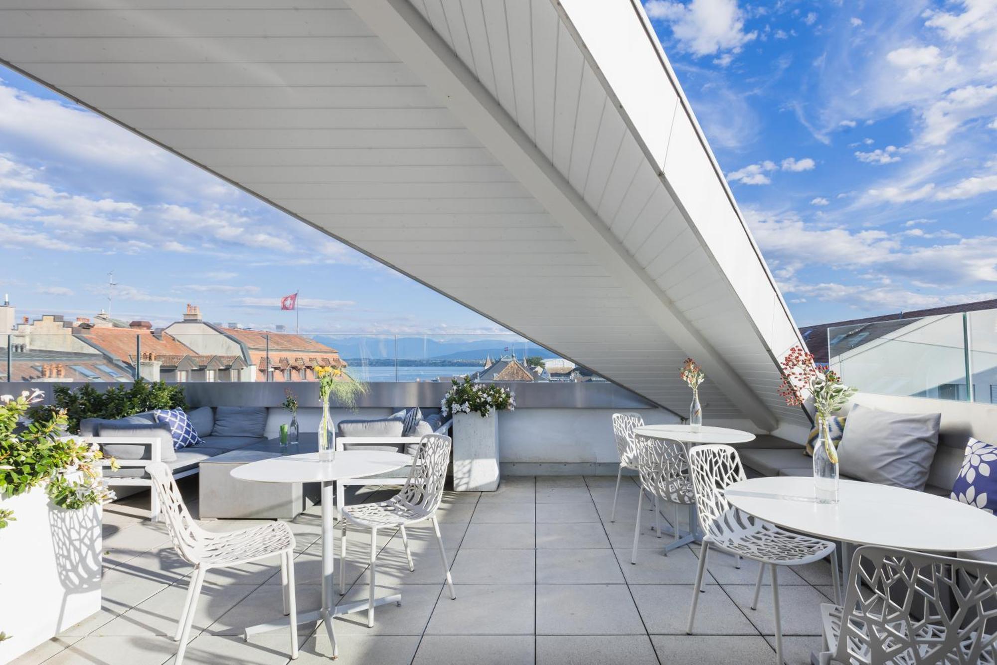Base Nyon Hotel Exterior photo