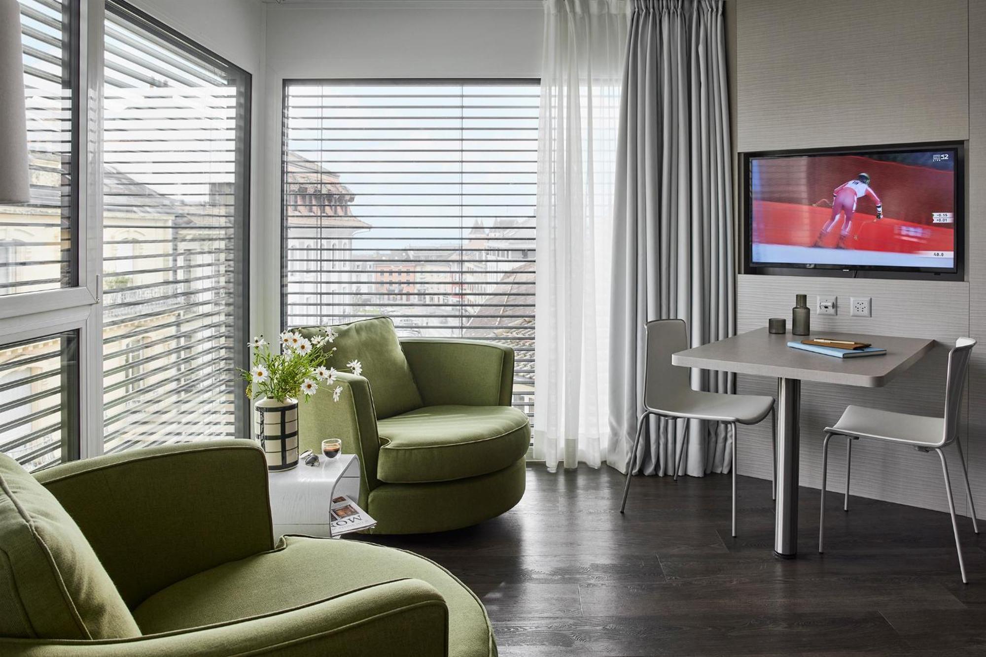 Base Nyon Hotel Exterior photo