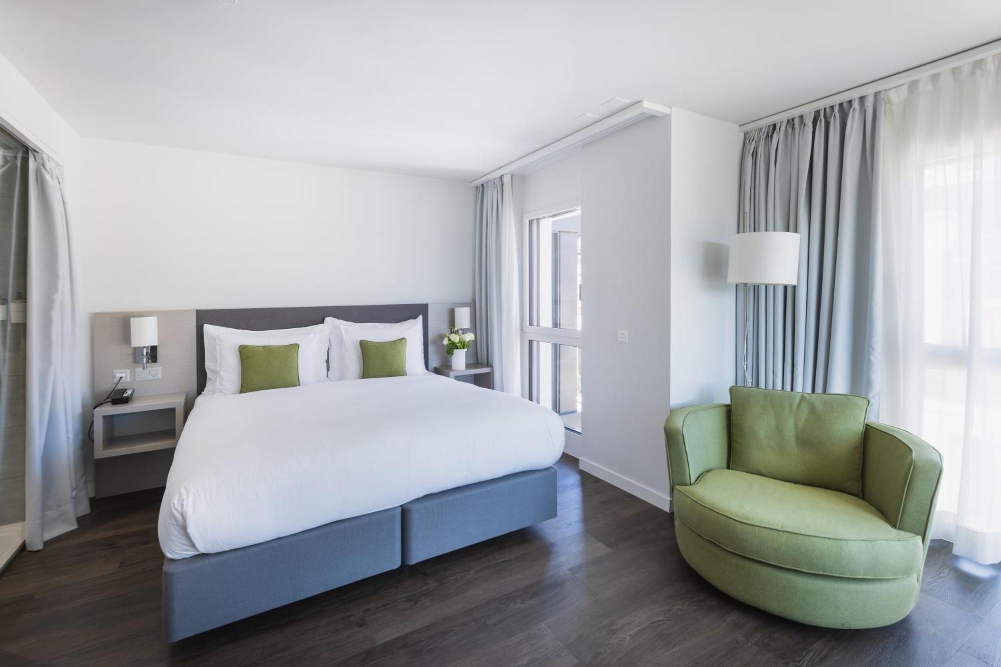 Base Nyon Hotel Room photo